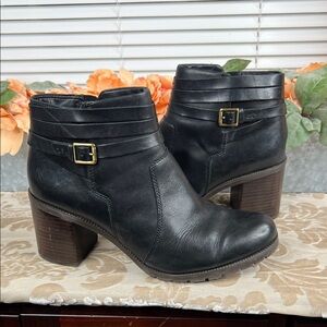 Clarks Malvet Maria Ankle Boots in Black Leather Size 9.5